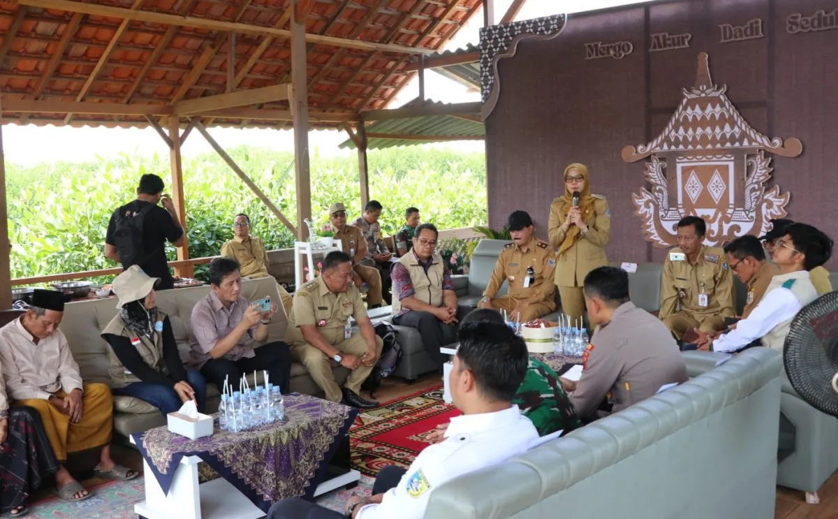 Tinjau Rumah Amfibi di Surodadi, Bupati Demak; Solusi Adaptif Lingkungan Kawasan Pesisir