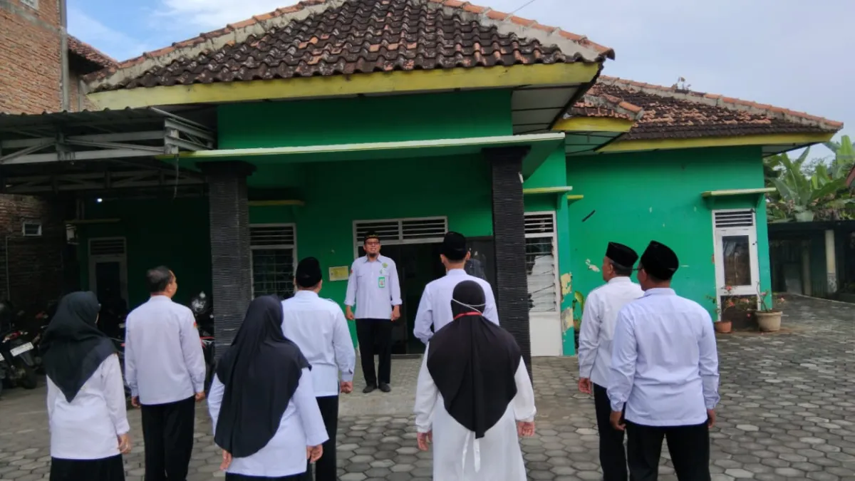 KUA Guntur Gelar Apel Pagi, Kepala : Pegawai Harus Terbiasa Dengan Pembiasan Positif