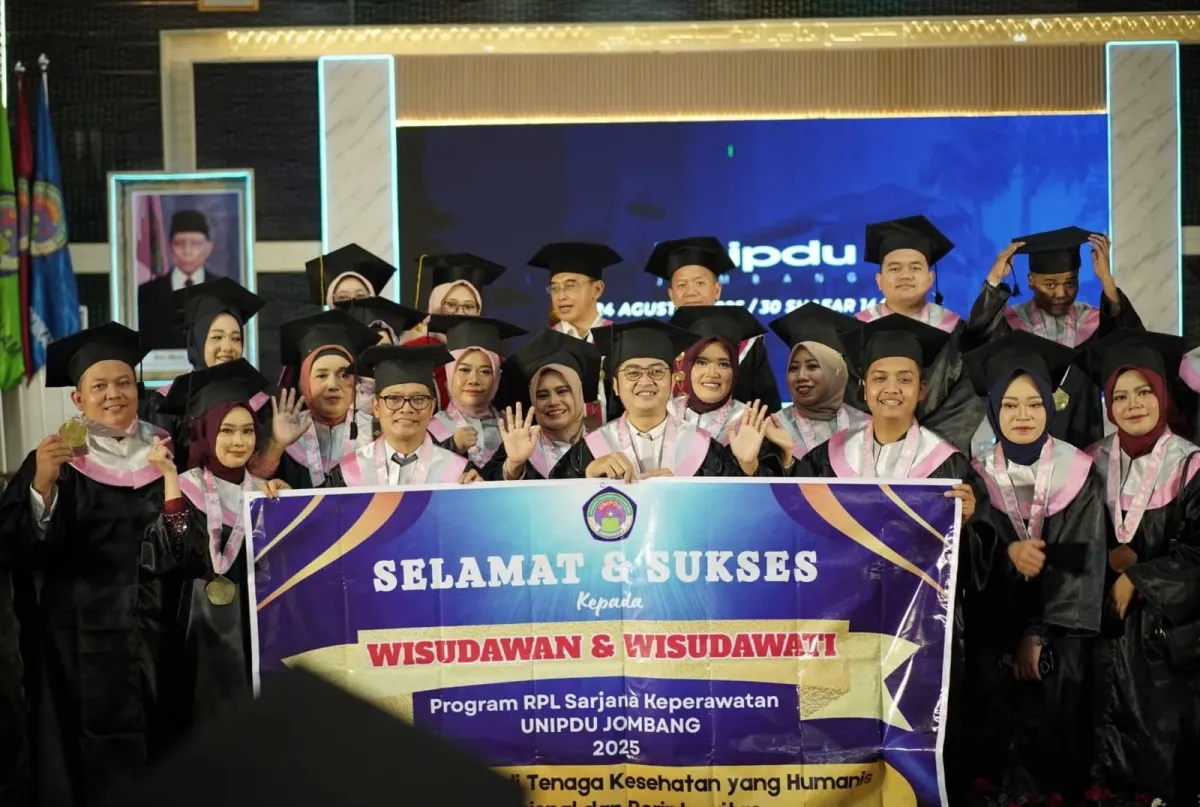 12 Karyawan RSI NU Demak Raih Gelar Sarjana Keperawatan Program RPL di Unipdu Jombang