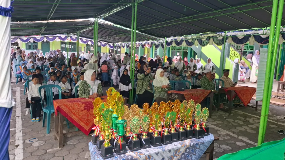 Lajnah Muroqobah Yanbu’a (LMY) Kecamatan Karanganyar Gelar Gebyar Maulid Meriah dengan Berbagai Lomba dan Kirab