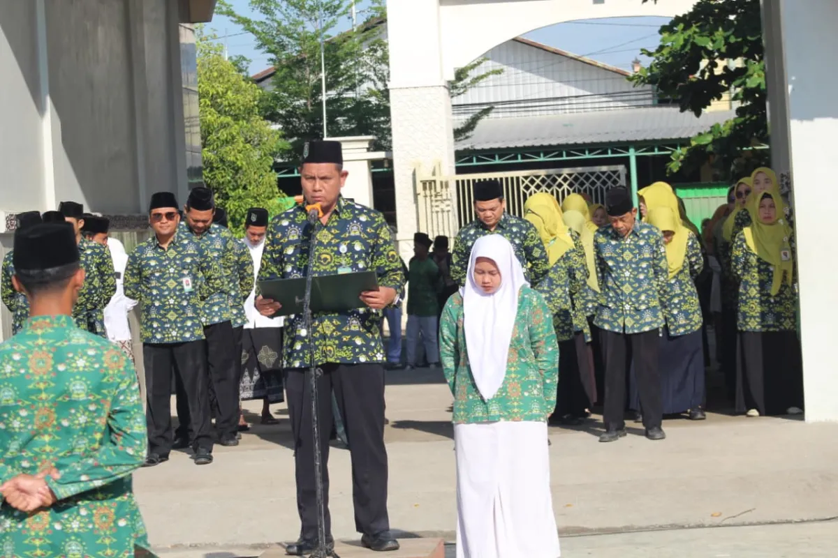 Peringati Harlah LP Ma'arif NU ke-96, MTs - MA Miftahussalam Gelar Apel