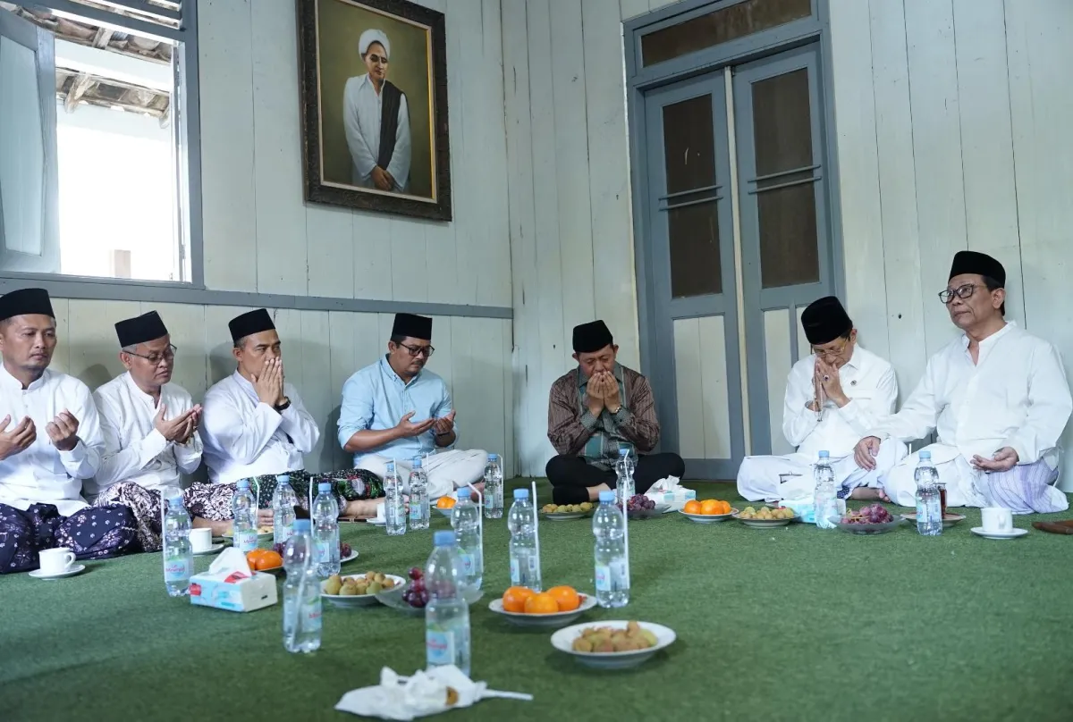 Sowan ke Mbah Munif, Menag Ajak Santri Perkuat Ilmu, Akhlak, dan Tabayyun