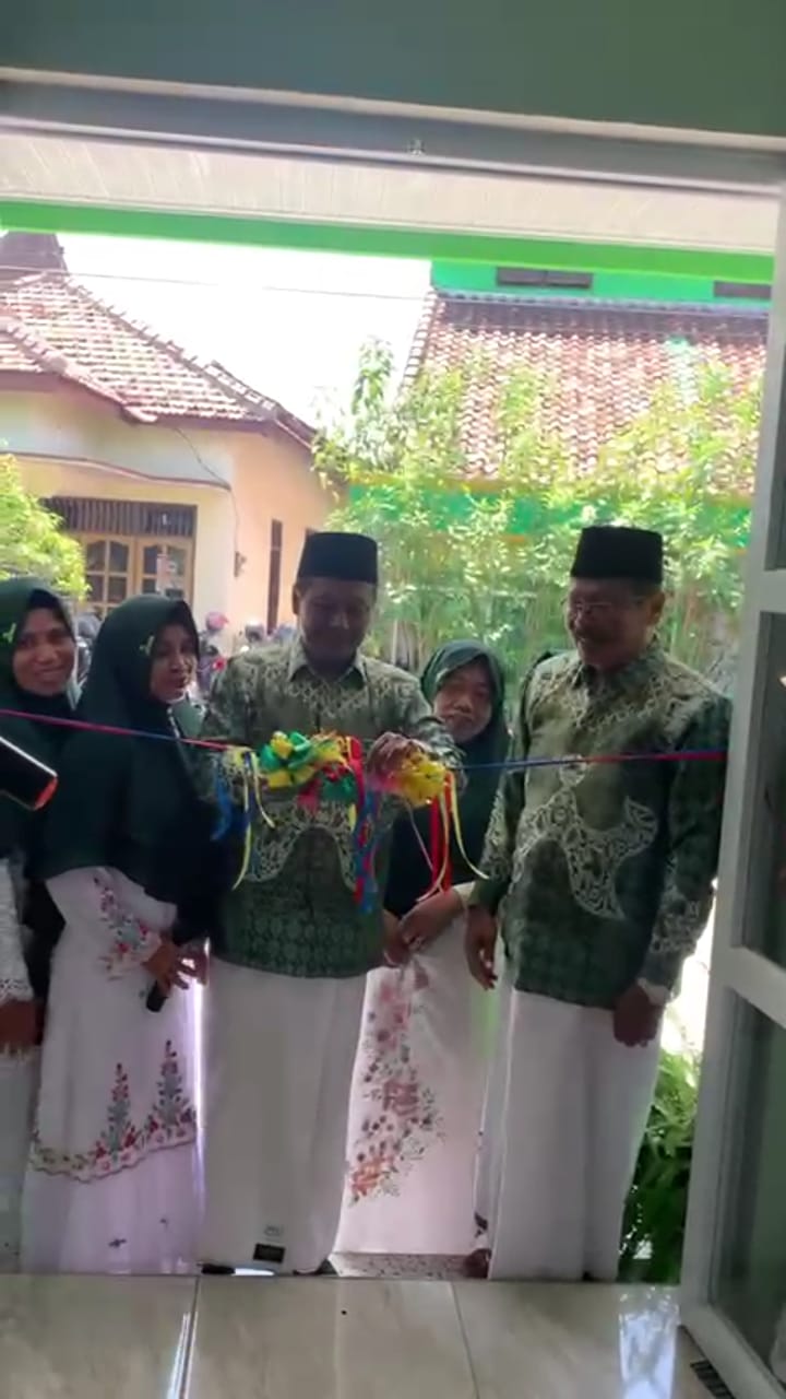 Ketua Mwc NU Demak Kota KH Mahali SE Resmikan Gedung Sekretariat PAC Muslimat NU