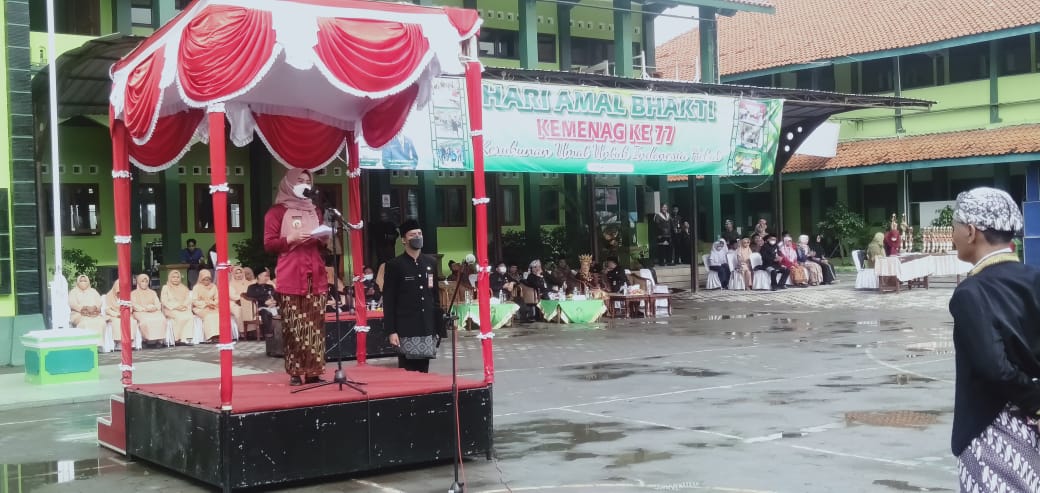 Guru Di Lingkungan LP. Ma’arif  NU ikuti Upacara Bendera Peringatan Hari Amal Bhakti Kementerian Agama Ke 77  Tahun 2023 Tingkat Kabupaten