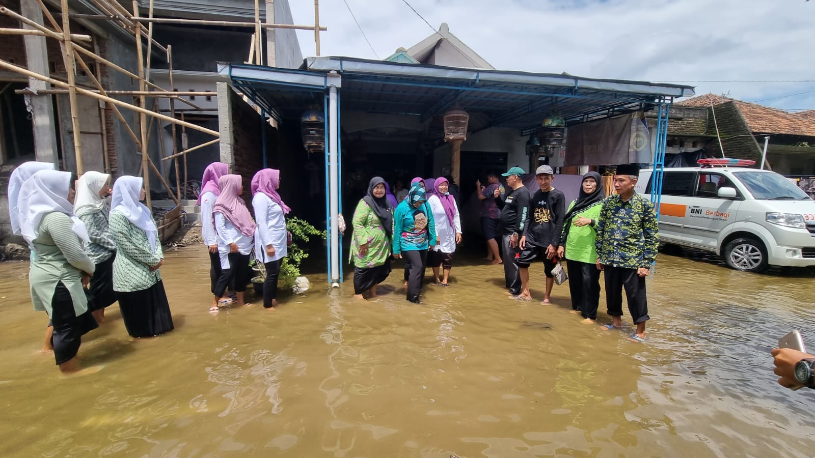 MWCNU Karanganyar Salurkan Bantuan Untuk Korban Banjir