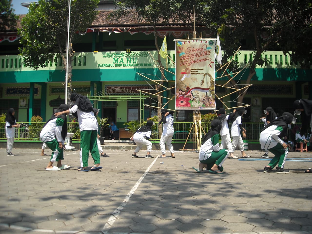 Semarakkan HUT RI Ke 78, MA Mazro'atul Huda Karanganyar Gelar Berbagai Lomba