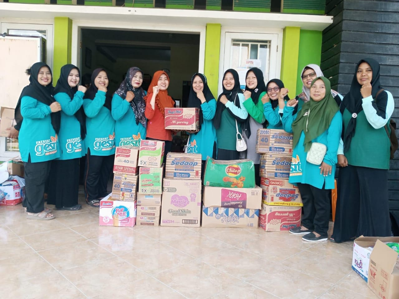 Fatayat NU Demak Donasikan Bantuan Kepada Korban Banjir
