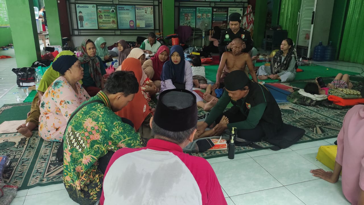 Jam'iyah Ruqyah Aswaja Kabupaten Demak Gelar Bakti Sosial di Posko Korban Banjir Karanganyar