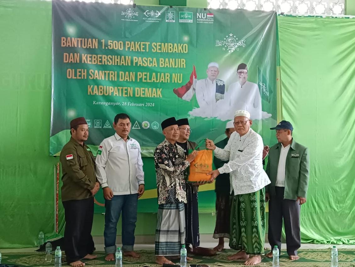 PCNU Demak Salurkan 1500 Paket Sembako dan Bantu Kebersihan Warga Terdampak Banjir