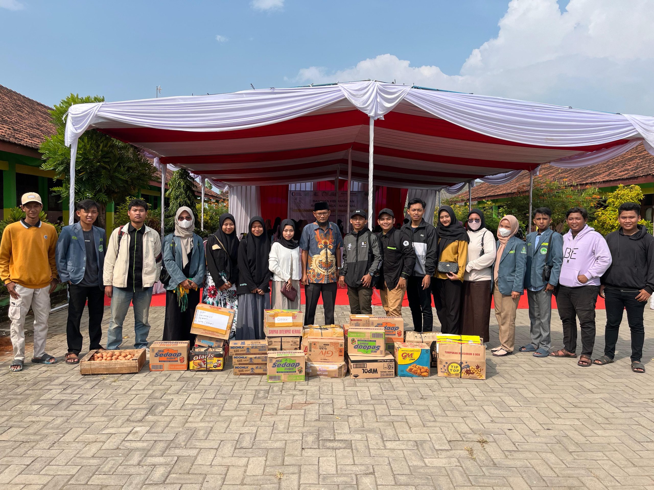 IMADE UIN Walisongo Bersama PAC IPNU-IPPNU Bonang Salurkan Bantuan Korban Banjir Demak