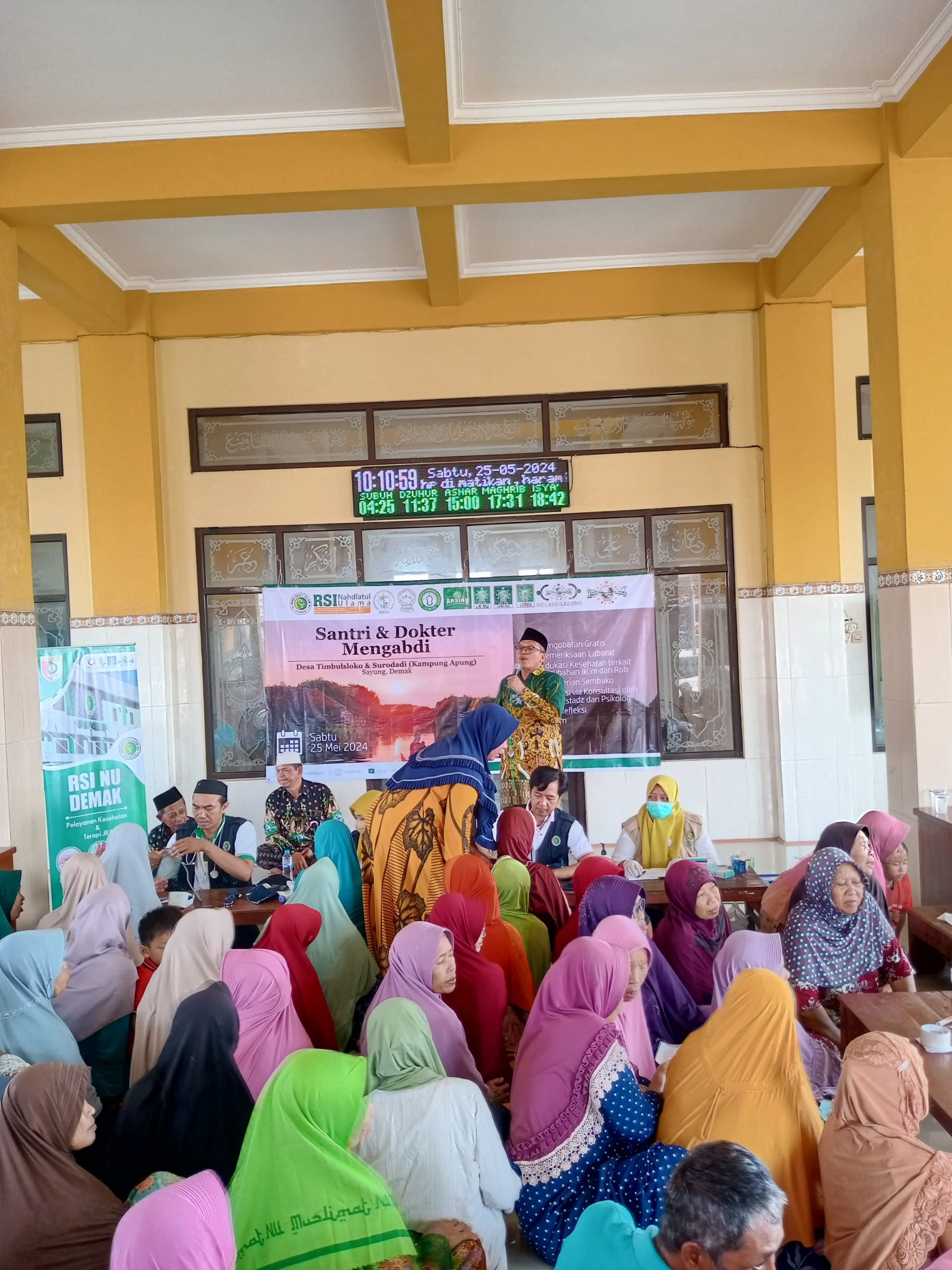 Dokter Dan Santri Mengabdi, Ketua PCNU : Kami Akan Selalu Hadir Di Tengah-Tengah Warga Terdampak Banjir Rob