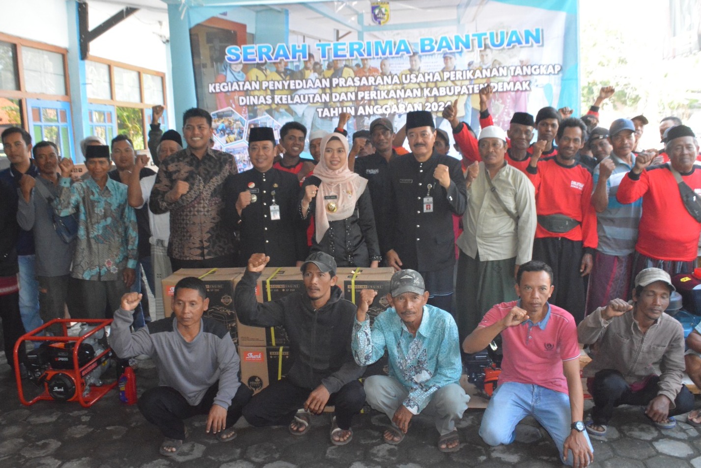 Tingkatkan Kapasitas Nelayan Kecil, Bupati Demak Serahkan Bantuan