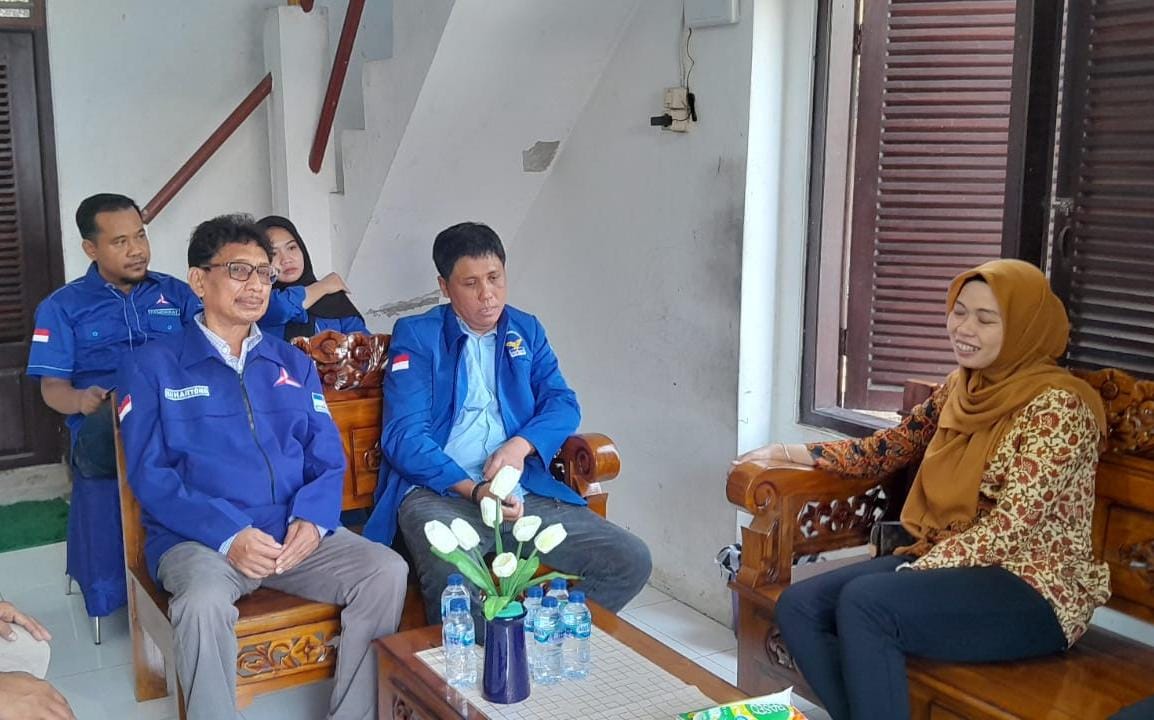 Eisti’anah Ambil Formulir di Partai Demokrat untuk Pilkada 2024