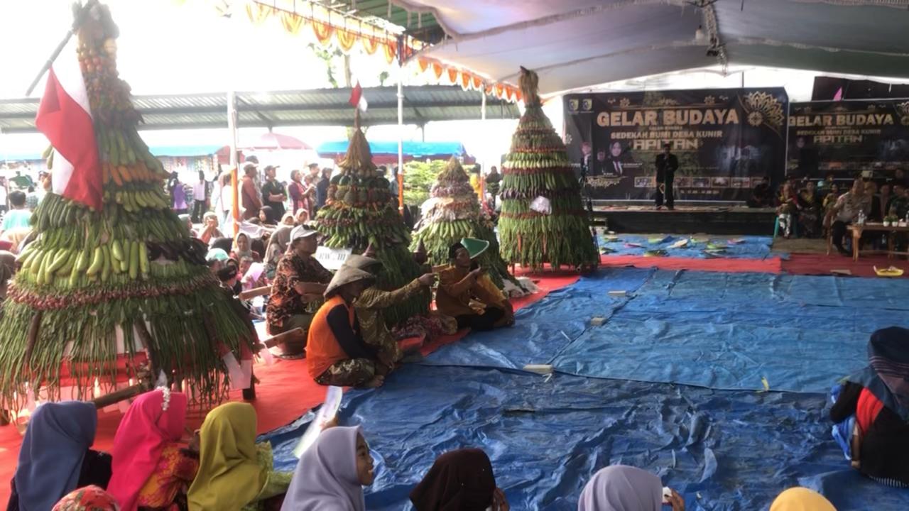 Merayakan Sedekah Bumi di Desa Kunir: Dari Tradisi ke Pariwisata