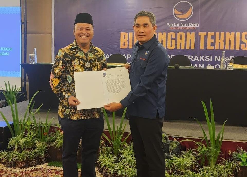 Nasdem Serahkan Rekomendasi Calon Bupati Demak kepada Edi Sayudi