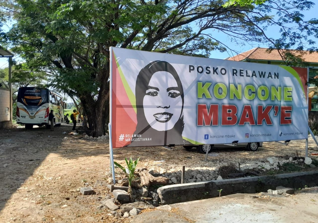 Dukungan Relawan Mengalir, Spanduk Petahana Koncone Mbak'e Hiasi Pilkada Demak 2024