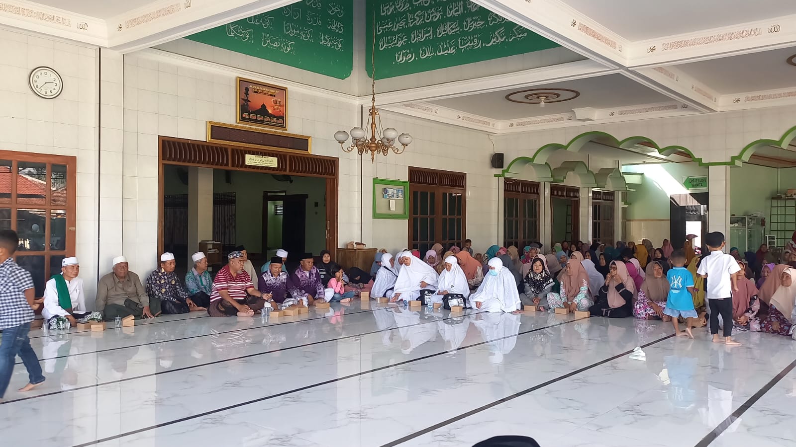 9 Jamaah Haji Asal Desa Karanganyar Tiba Di Sambut Dengan Doa Dan Kegembiraan