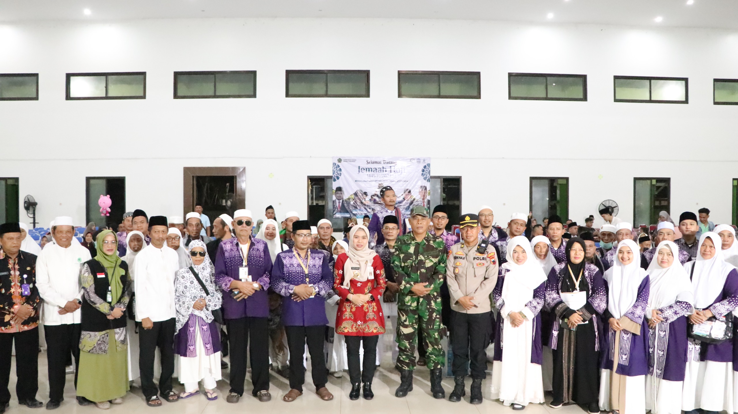 Bupati Sambut Pemulangan Jama’ah Haji Demak Kloter 63 Debarkasi Solo