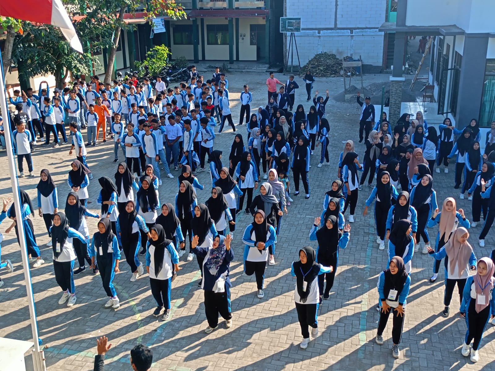 Hari Gizi Nasional, MA Hidayatu Mubtadiin Ajak Siswa dan Guru Jaga Pola Makan dan Kesehatan