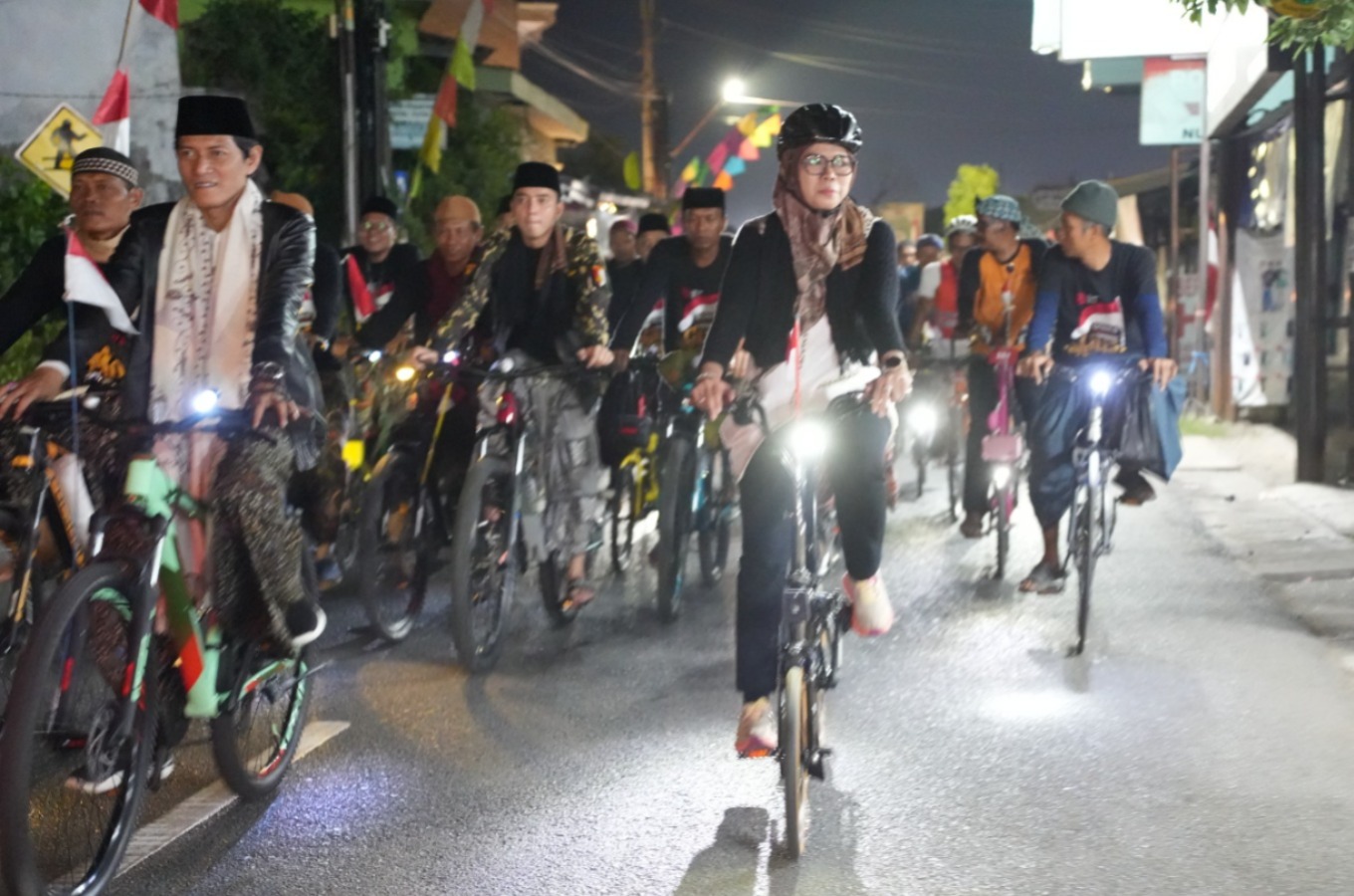Ribuan Kader Ansor Banser Gowes Kemerdekaan Bersama Gus Dlowi Dan Bupati