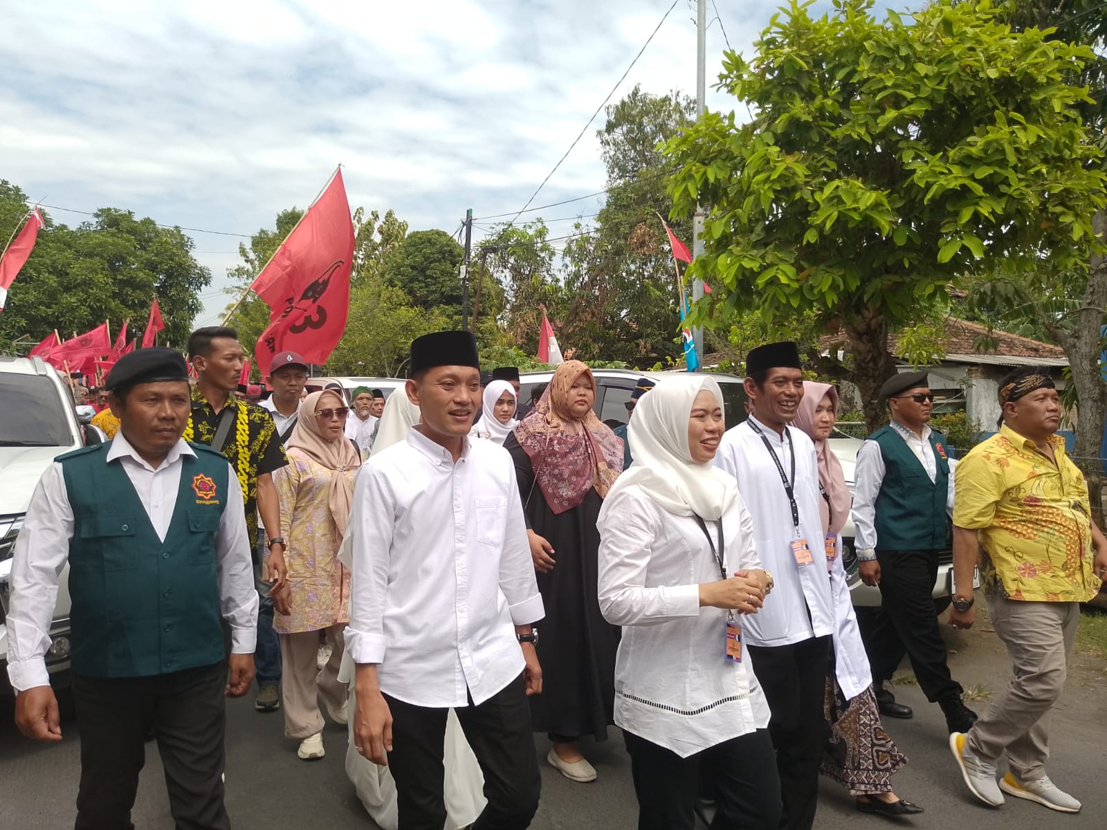 Pasangan Eisti'anah dan Gus Badruddin Resmi Mendaftar di KPU Demak, Optimis Menang Pilkada 2024