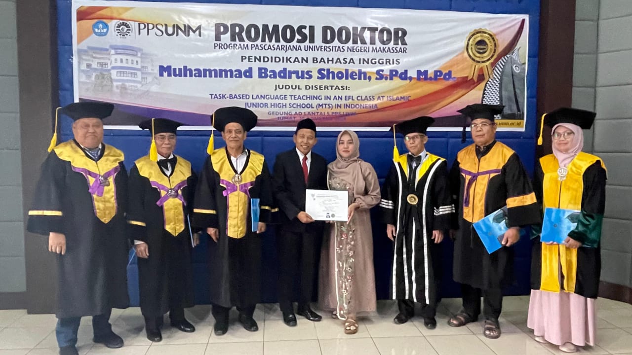 Teliti Pembelajaran Bahasa Inggris Terintegrasi Nilai-Nilai Keislaman Dan Karakteristik Madrasah, Kader Muda NU Demak Raih Gelar Doktor