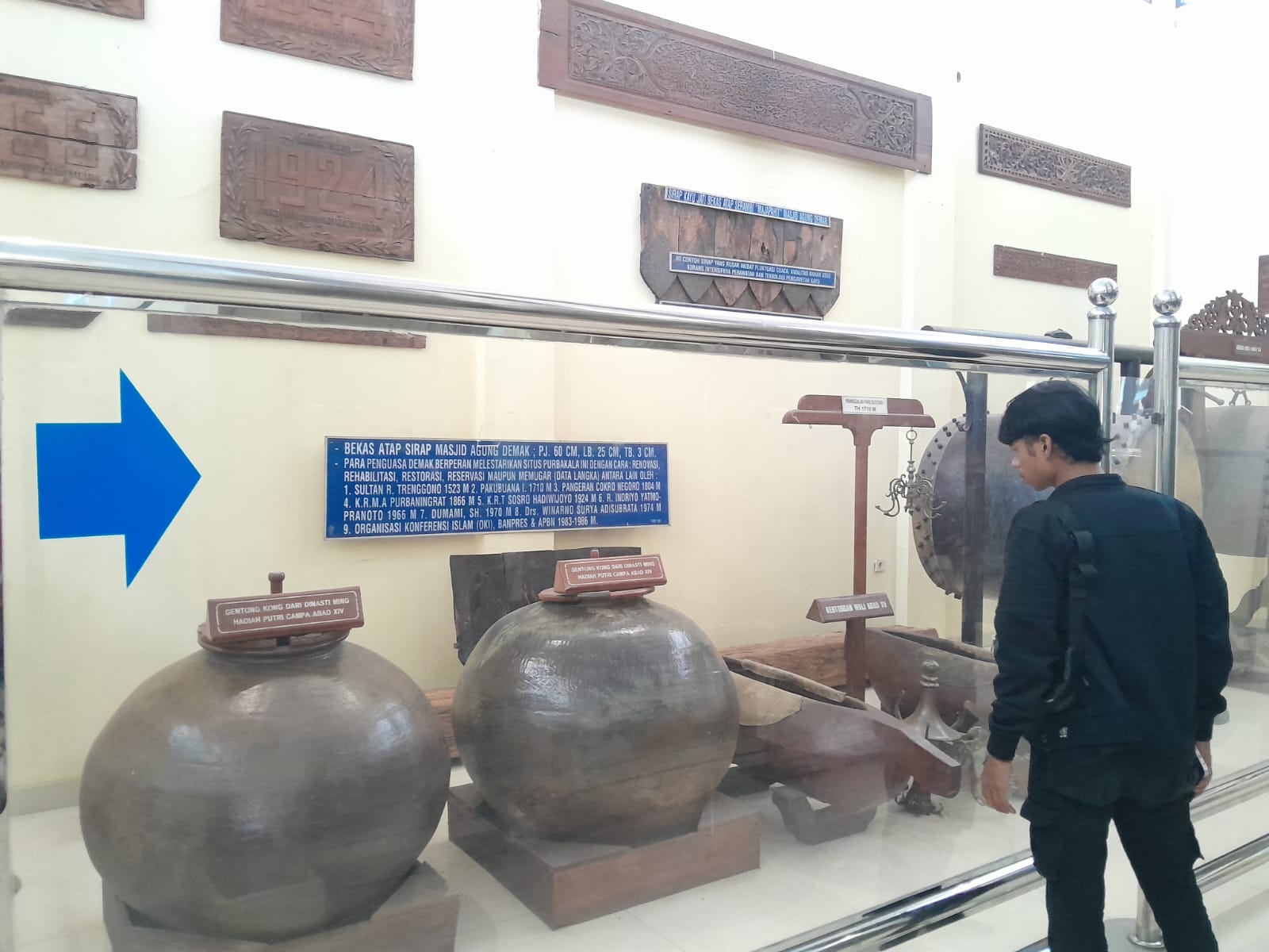 Gentong Kong: Warisan Abad ke-14 yang Dipercaya Berkhasiat di Masjid Agung Demak