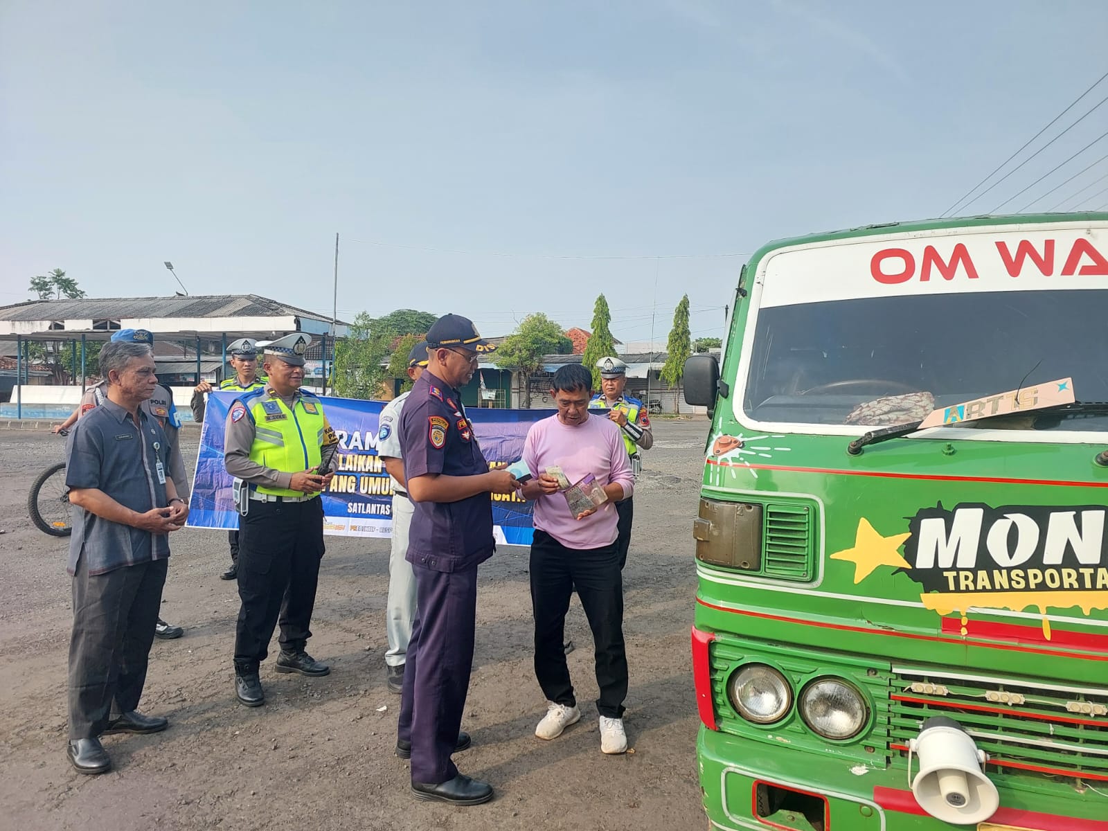 Operasi Zebra Candi 2024: Polres Demak Pastikan Angkutan Umum Layak Jalan