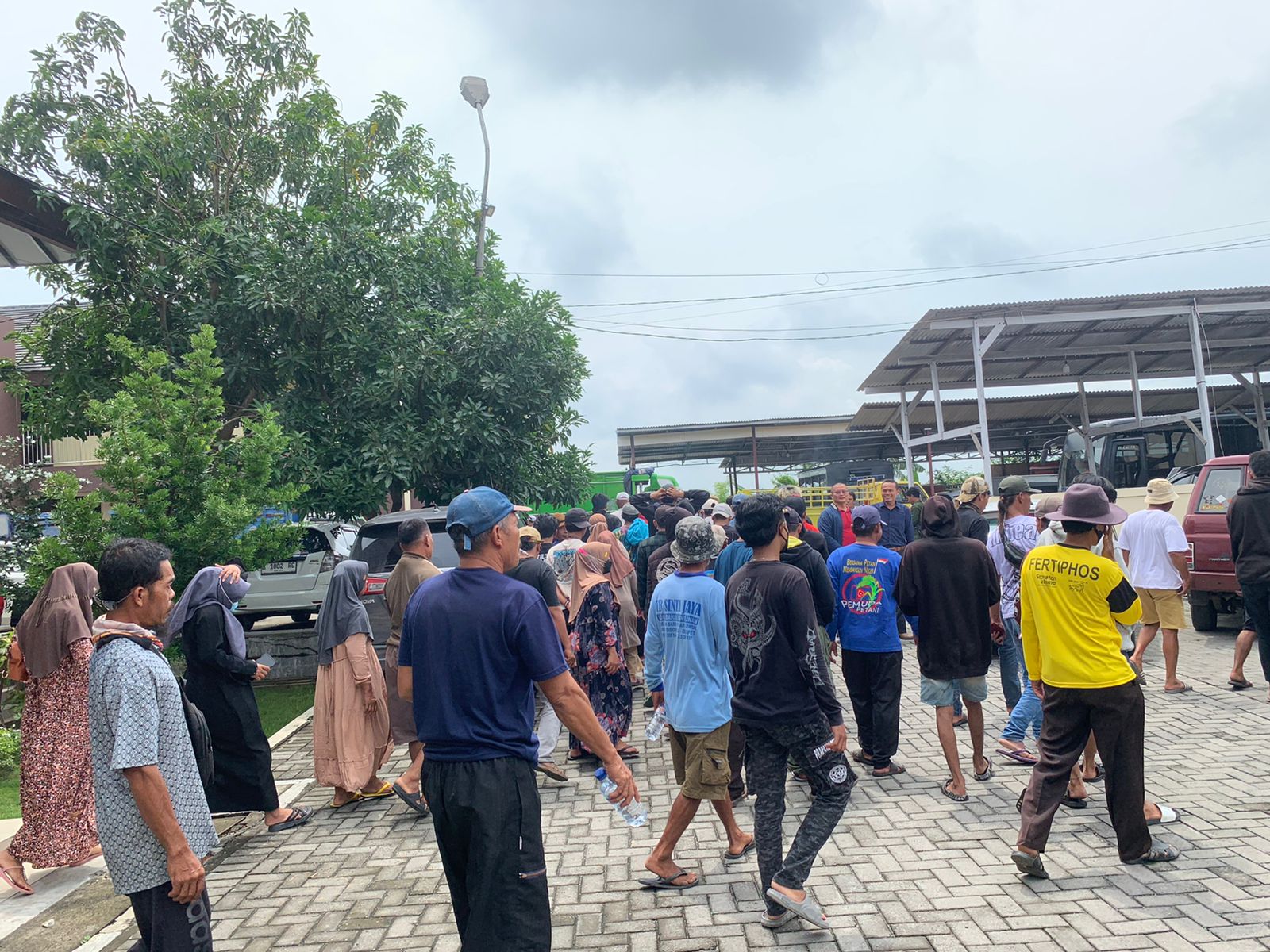 Ratusan Warga Sidomulyo Tuntut Penyelesaian Dugaan Penghapusan Data Penerima Bantuan