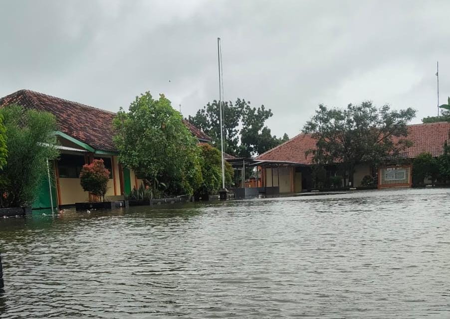 Banjir Melanda Sekolah di Demak, Puluhan Satuan Pendidikan Pendidikan Lumpuh