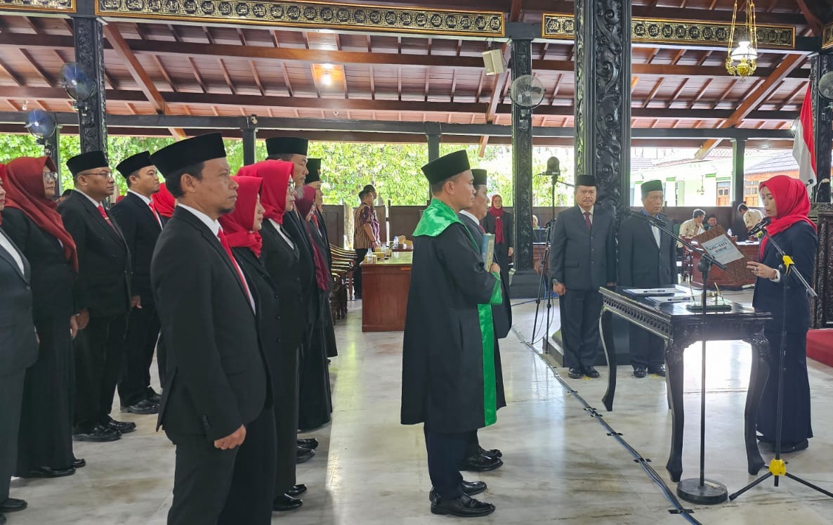 Bupati Eisti’anah Lantik Pejabat Pimpinan Tinggi Pratama, Pejabat Administrator dan Pejabat Pengawas di Lingkungan Pemkab Demak