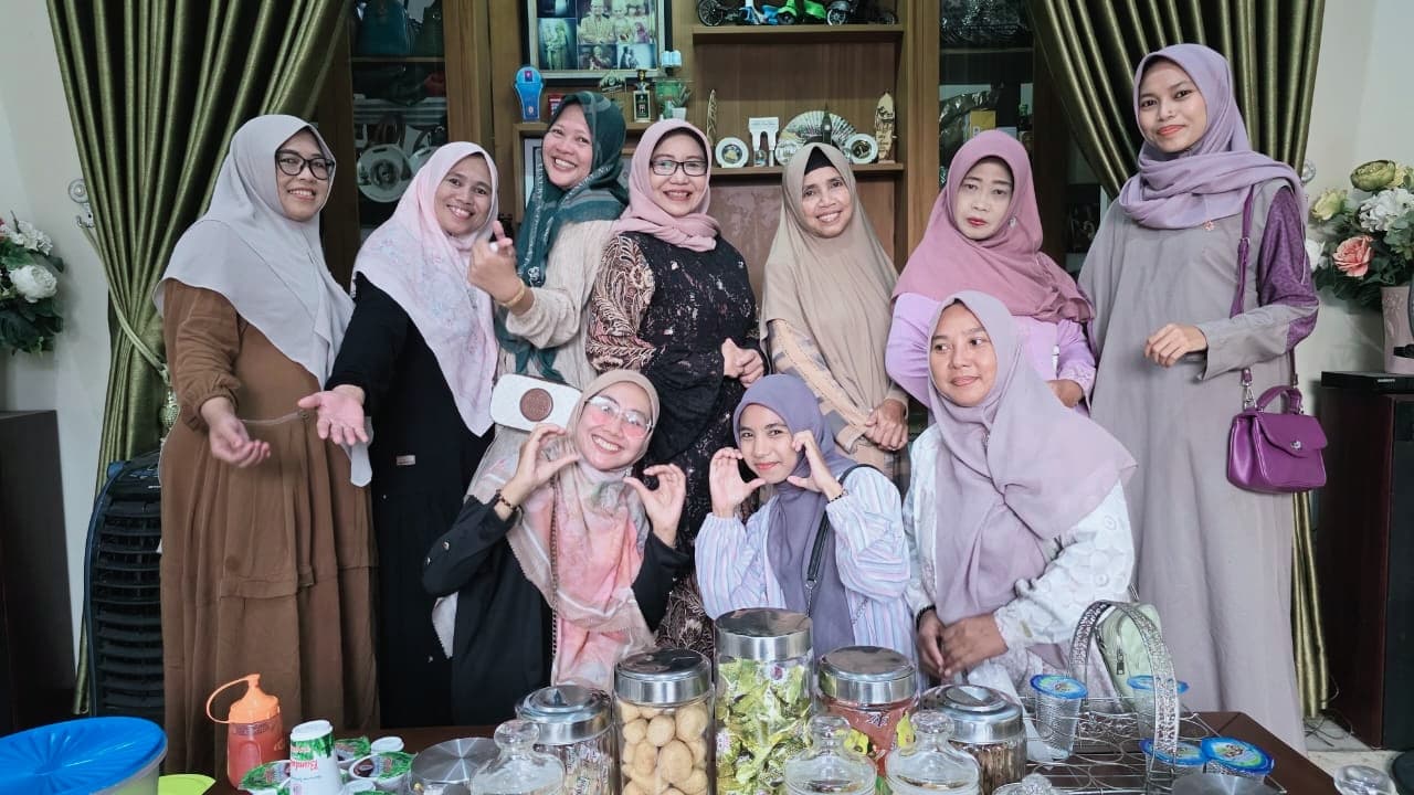 Bangun Sinergitas:  Fatayat PAC Demak Kota Sowan Sesepuh NU