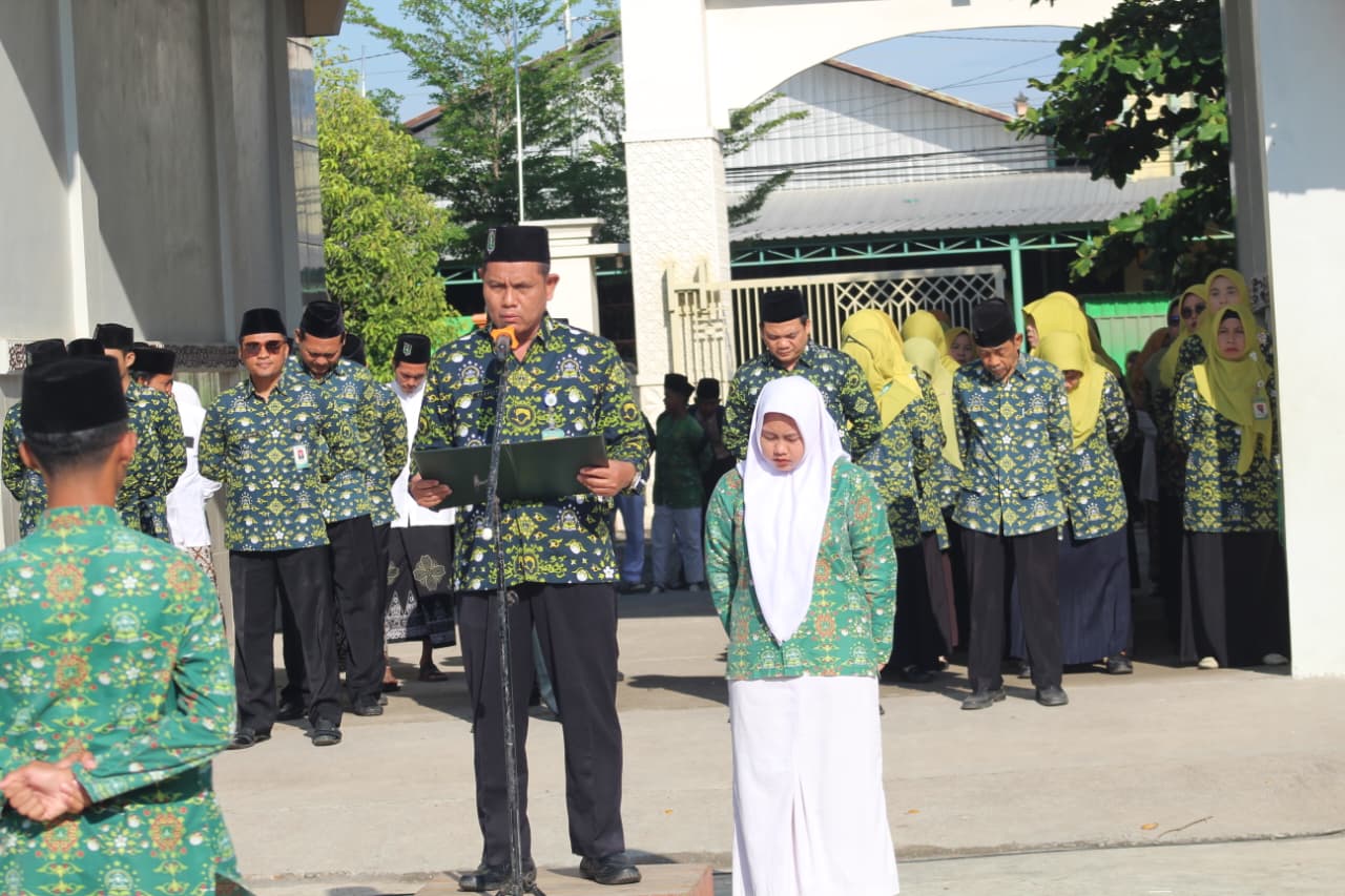 Peringati Harlah LP Ma'arif NU ke-96, MTs - MA Miftahussalam Gelar Apel